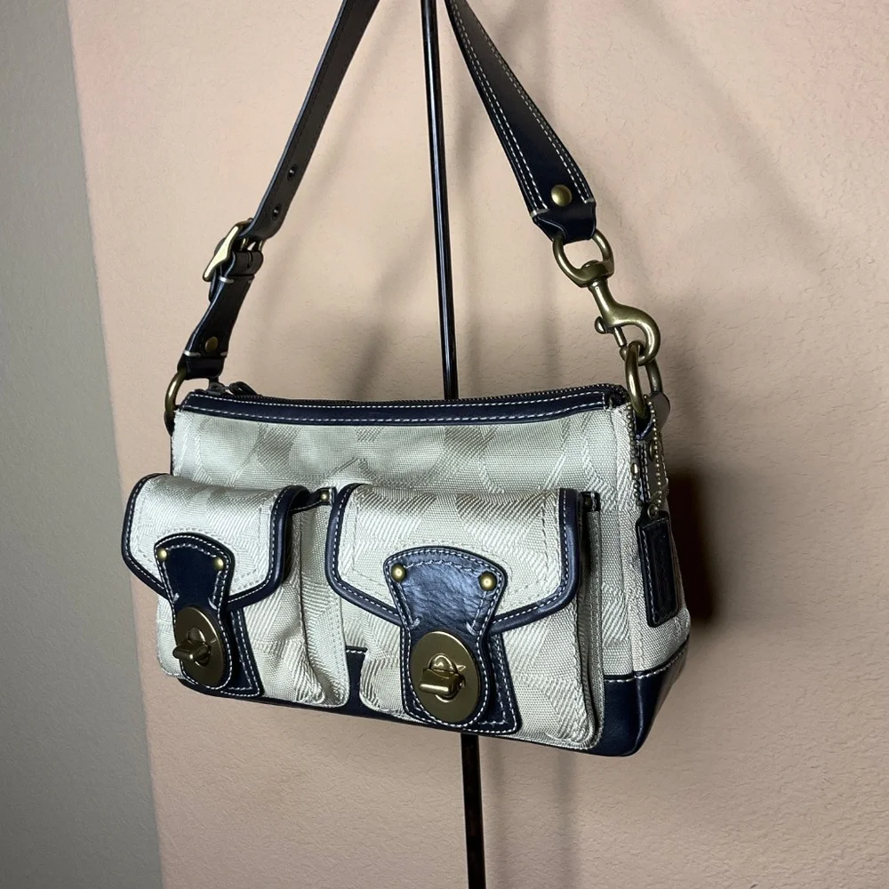 Coach Signature Hampton Cargo Pocket 10894 Navy Trim Double Turnlock Bag - Picture 3 of 13